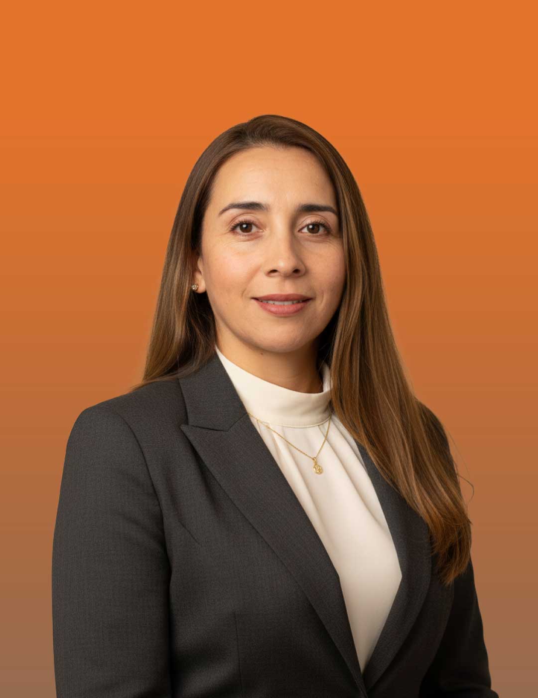 Abogada Carolina Flandez posando a cámara