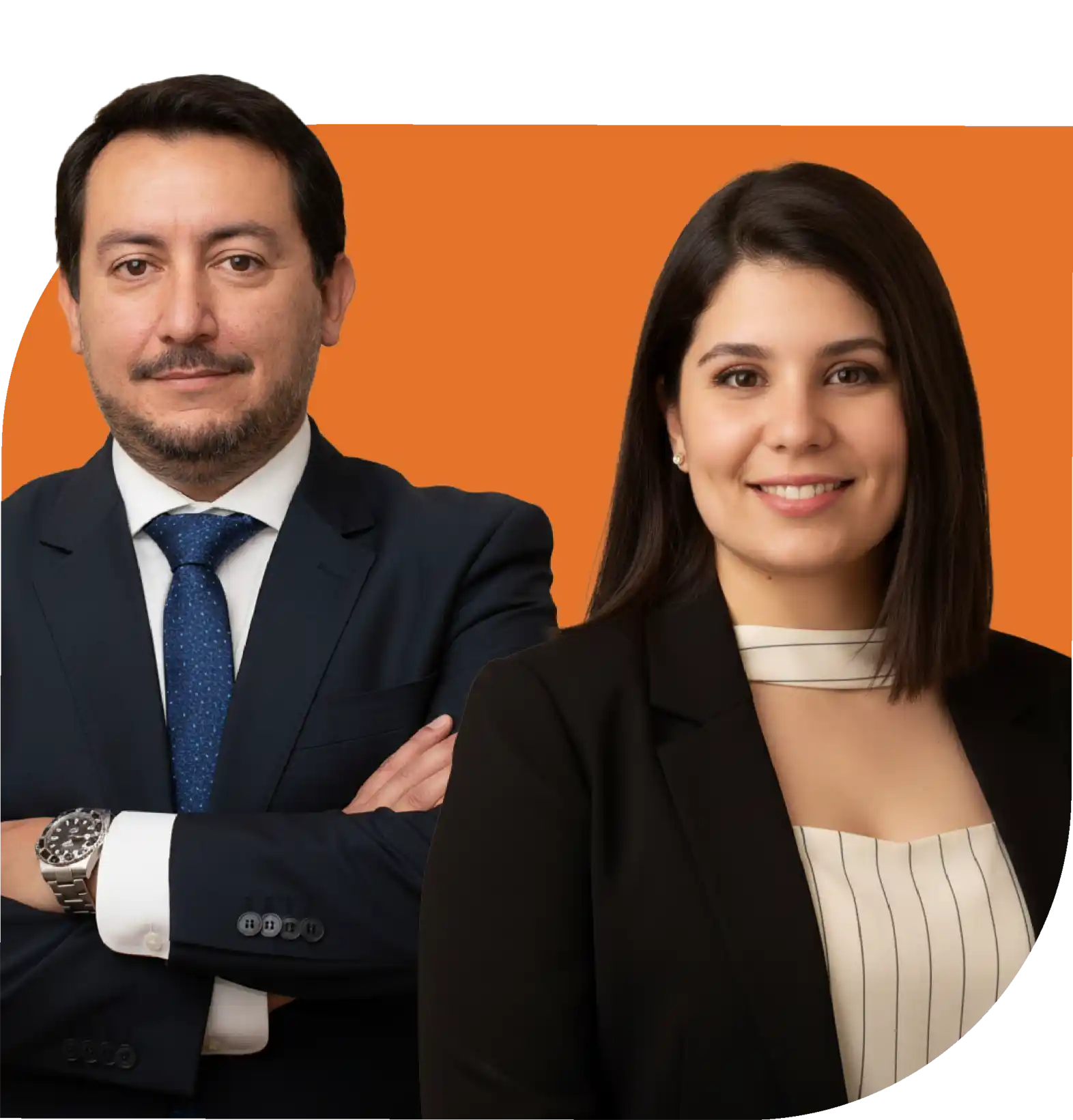 María Belén Silva y Vicente Andrade abogados posan a camara