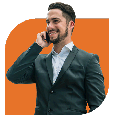 Contacto-abogados-corporativos Abogado hablando por teléfono